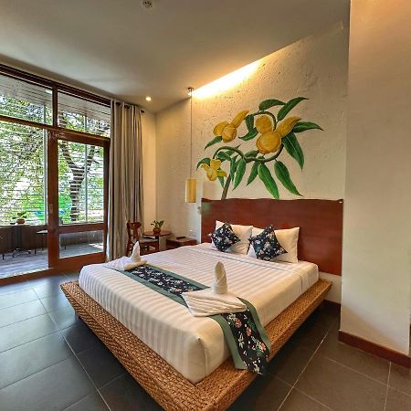 Monsoon Riverside Hotel Phnom Pen Exterior foto