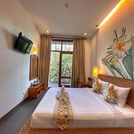 Monsoon Riverside Hotel Phnom Pen Exterior foto