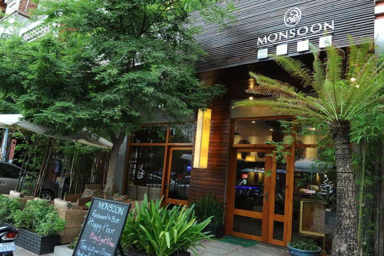 Monsoon Riverside Hotel Phnom Pen Exterior foto
