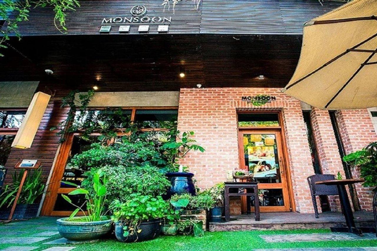 Monsoon Riverside Hotel Phnom Pen Exterior foto