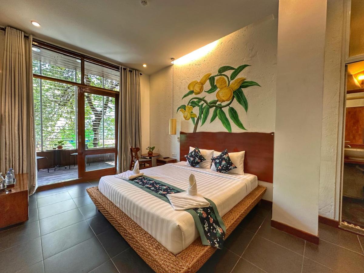 Monsoon Riverside Hotel Phnom Pen Exterior foto