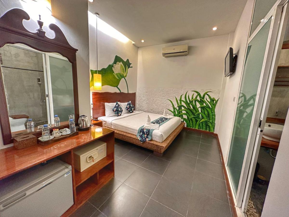 Monsoon Riverside Hotel Phnom Pen Exterior foto