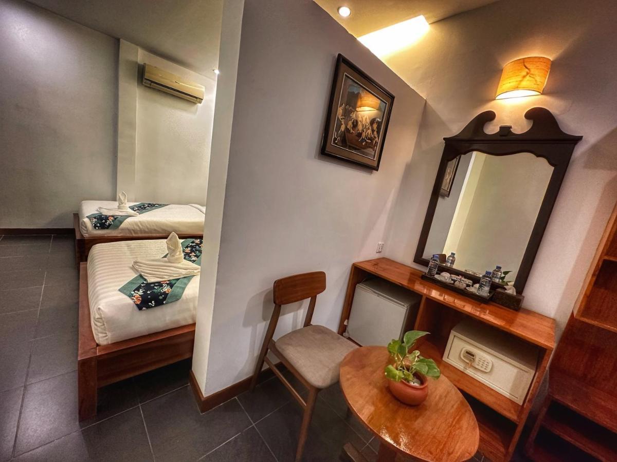Monsoon Riverside Hotel Phnom Pen Exterior foto