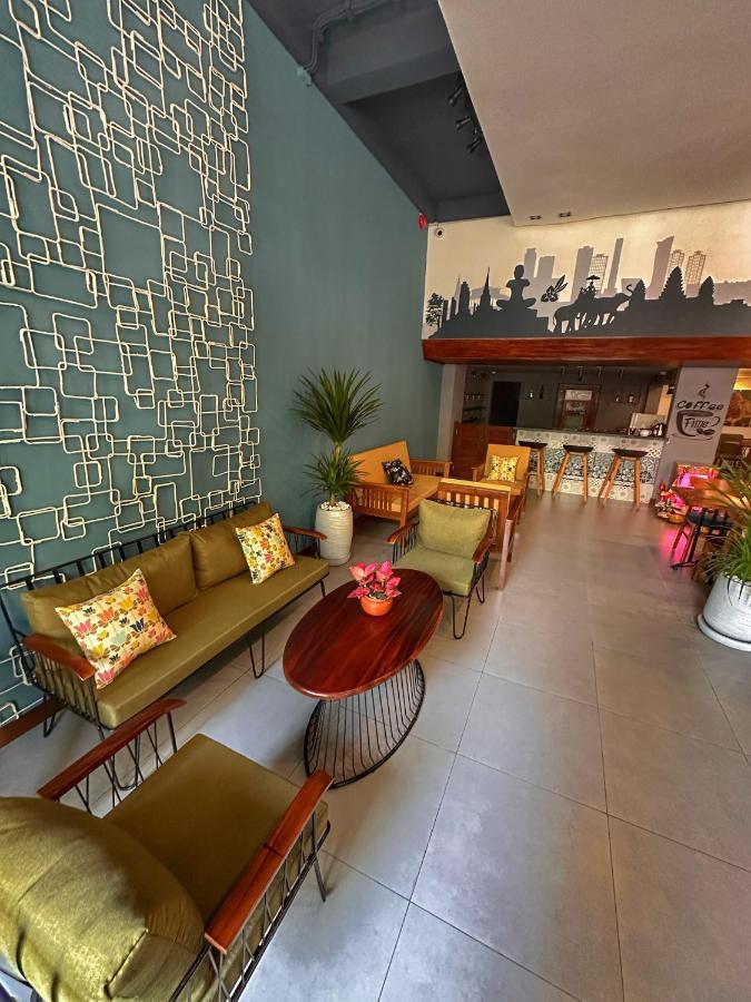 Monsoon Riverside Hotel Phnom Pen Exterior foto