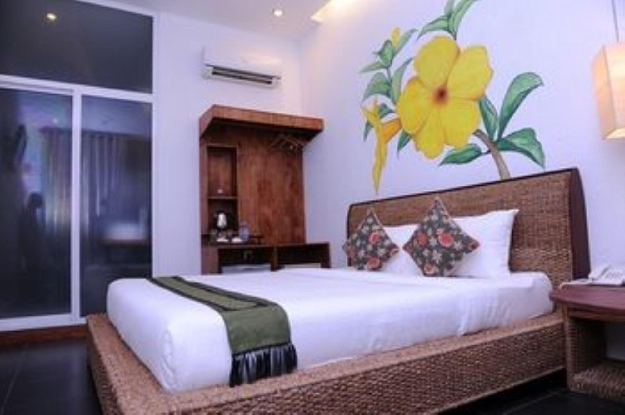 Monsoon Riverside Hotel Phnom Pen Exterior foto